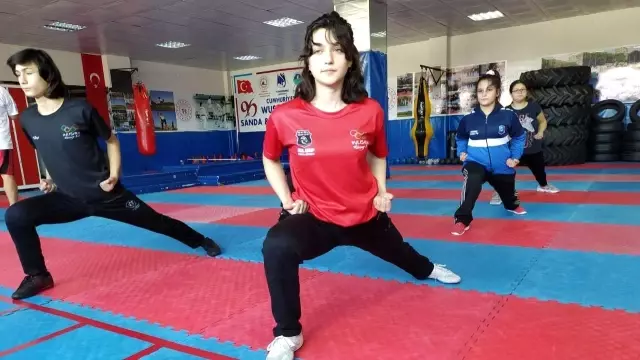 Yunusemreli sporcular çalışmalarına evden devam ediyor Yunusemreli sporcular çalışmalarına evden devam ediyor