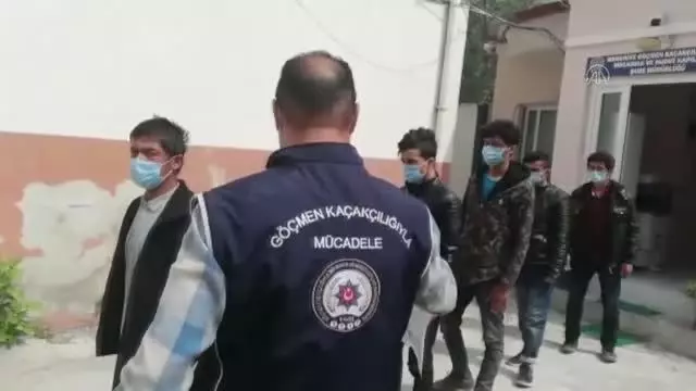 Yurda yasa dışı yollardan giren 9 Afganistanlı yakalandı Yurda yasa dışı yollardan giren 9 Afganistanlı yakalandı