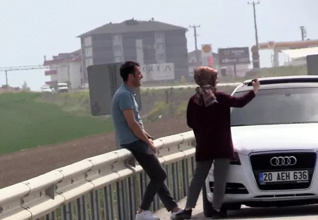 Pelikanların sudaki senfonisi büyüledi Pelikanların sudaki senfonisi büyüledi