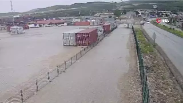 Son dakika: 20 işçinin yaralandığı ve 2 aylık hamile kadının hayatını kaybettiği feci kaza kamerada Son dakika: 20 işçinin yaralandığı ve 2 aylık hamile kadının hayatını kaybettiği feci kaza kamerada