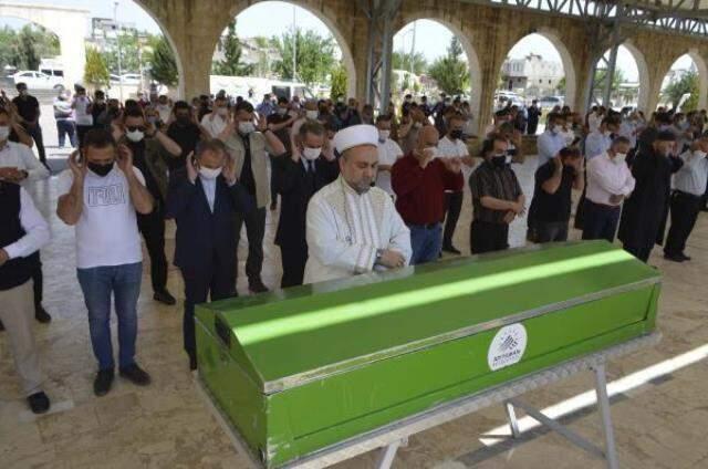 3 yıl önce 'öldü' söylentisi yayılan muhtar, yardım kolisi götürürken hayatını kaybetti