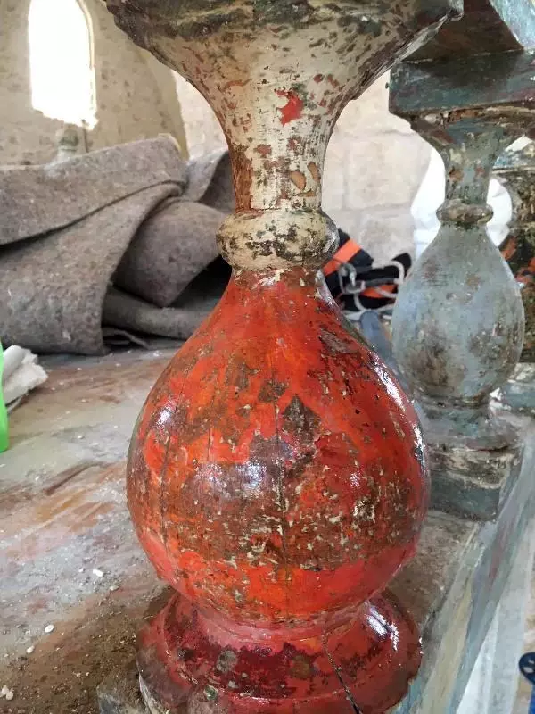 5 ASIRLIK CAMİNİN BOYA VE ÇİMENTOYLA KAPATILAN SÜSLEMELERİ GÜN YÜZÜNE ÇIKTI 5 ASIRLIK CAMİNİN BOYA VE ÇİMENTOYLA KAPATILAN SÜSLEMELERİ GÜN YÜZÜNE ÇIKTI