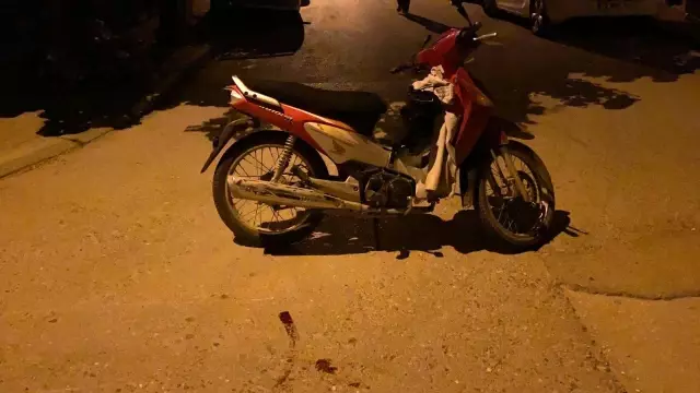 50 metre sürüklenen motosikletin sürücüsü ağır yaralandı 50 metre sürüklenen motosikletin sürücüsü ağır yaralandı