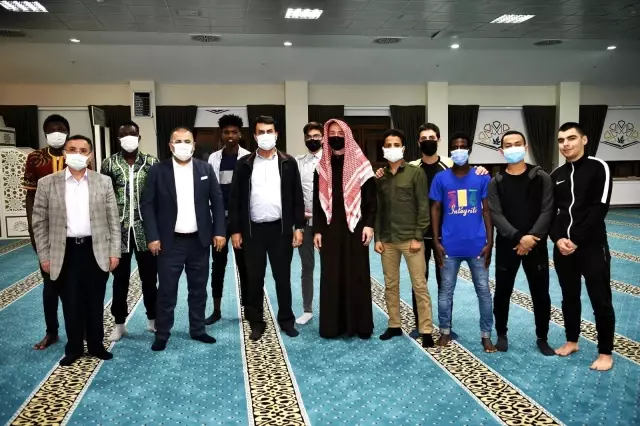 70 ülkeden öğrenciler, aynı sofrada buluşuyor 70 ülkeden öğrenciler, aynı sofrada buluşuyor