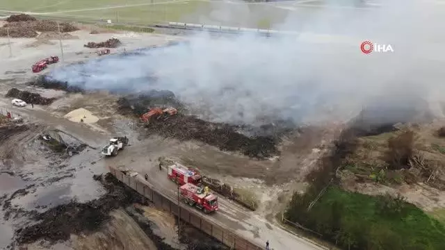 80 bin metrekarelik alandaki hammaddeler küle döndü 80 bin metrekarelik alandaki hammaddeler küle döndü