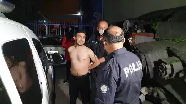 Adana'da motosikletle 5 kilometre kaçtı, yakalanınca 'Polis benim baş tacım' dedi Adana'da motosikletle 5 kilometre kaçtı, yakalanınca 'Polis benim baş tacım' dedi
