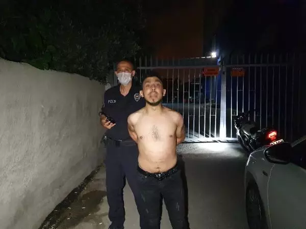 Adana'da motosikletle 5 kilometre kaçtı, yakalanınca 'Polis benim baş tacım' dedi Adana'da motosikletle 5 kilometre kaçtı, yakalanınca 'Polis benim baş tacım' dedi