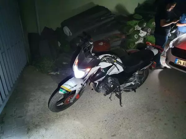 Adana'da motosikletle 5 kilometre kaçtı, yakalanınca 'Polis benim baş tacım' dedi Adana'da motosikletle 5 kilometre kaçtı, yakalanınca 'Polis benim baş tacım' dedi