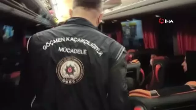 Afgan uyruklu mültecilerin umuda yolculuğu Osmaniye'de son buldu Afgan uyruklu mültecilerin umuda yolculuğu Osmaniye'de son buldu