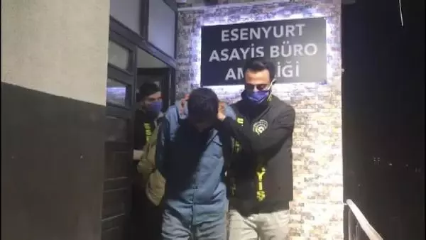 Afgan grup arasında çıkan kavgaya ait görüntüler ortaya çıktı, genci bıçaklayıp kaçan zanlılar yakalandı Afgan grup arasında çıkan kavgaya ait görüntüler ortaya çıktı, genci bıçaklayıp kaçan zanlılar yakalandı