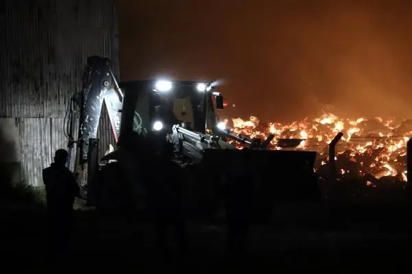 Son dakika haberleri | AFYONKARAHİSAR'DA BİYOENERJİ TESİSİ BAHÇESİNDEKİ AĞAÇ KÖKLERİNDE YANGIN ÇIKTI Son dakika haberleri | AFYONKARAHİSAR'DA BİYOENERJİ TESİSİ BAHÇESİNDEKİ AĞAÇ KÖKLERİNDE YANGIN ÇIKTI