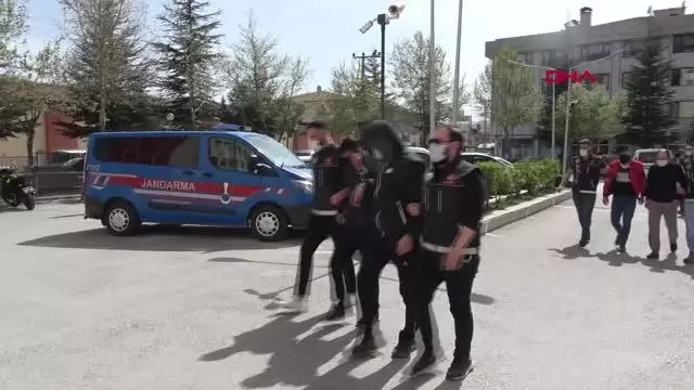 AFYONKARAHİSAR'DA UYUŞTURUCU OPERASYONUNA 5 TUTUKLAMA AFYONKARAHİSAR'DA UYUŞTURUCU OPERASYONUNA 5 TUTUKLAMA