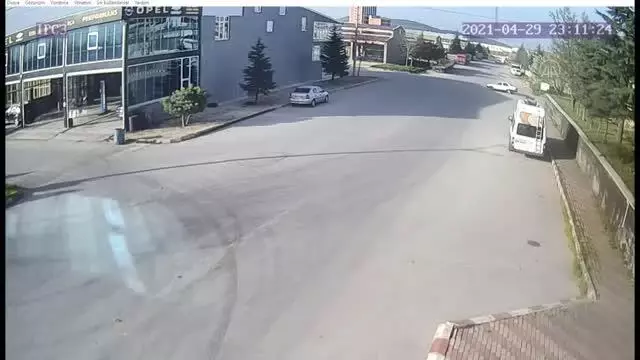 AFYONKARAHİSAR - 'Drift' yapan sürücü ile otomobil sahibine 12 bin 96 lira ceza AFYONKARAHİSAR - 'Drift' yapan sürücü ile otomobil sahibine 12 bin 96 lira ceza