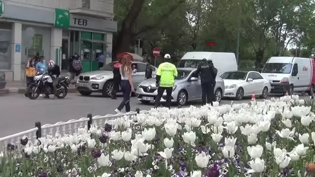 AFYONKARAHİSAR - 'Tam kapanma'ya uyuluyor AFYONKARAHİSAR - 'Tam kapanma'ya uyuluyor