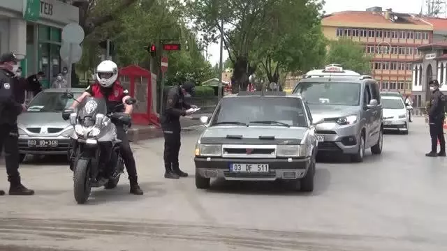 AFYONKARAHİSAR - 'Tam kapanma'ya uyuluyor AFYONKARAHİSAR - 'Tam kapanma'ya uyuluyor