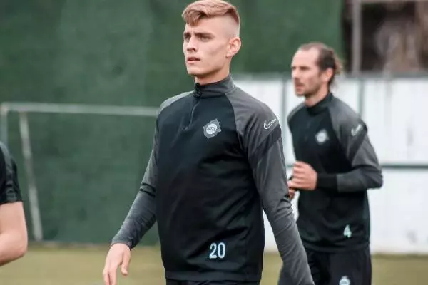 Altay'da Mustafa Denizli'den gençlere markaj Altay'da Mustafa Denizli'den gençlere markaj