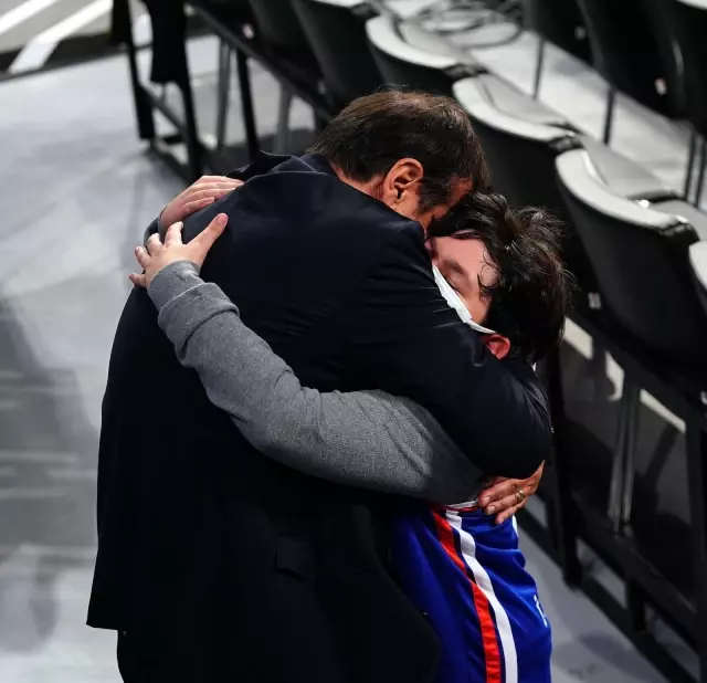 THY Euroleague'de Anadolu Efes, Real Madrid'i yenerek adını Final-Four'a yazdırdı THY Euroleague'de Anadolu Efes, Real Madrid'i yenerek adını Final-Four'a yazdırdı