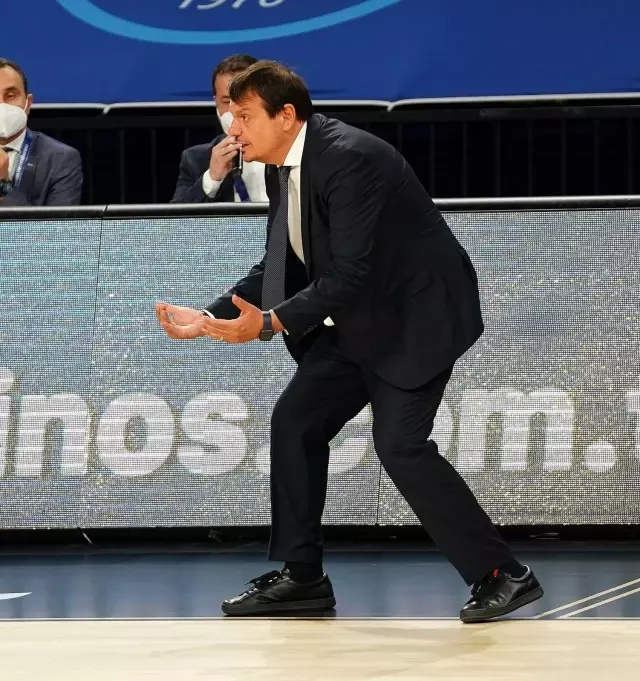 THY Euroleague'de Anadolu Efes, Real Madrid'i yenerek adını Final-Four'a yazdırdı THY Euroleague'de Anadolu Efes, Real Madrid'i yenerek adını Final-Four'a yazdırdı