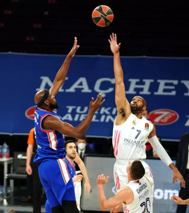 THY Euroleague'de Anadolu Efes, Real Madrid'i yenerek adını Final-Four'a yazdırdı THY Euroleague'de Anadolu Efes, Real Madrid'i yenerek adını Final-Four'a yazdırdı