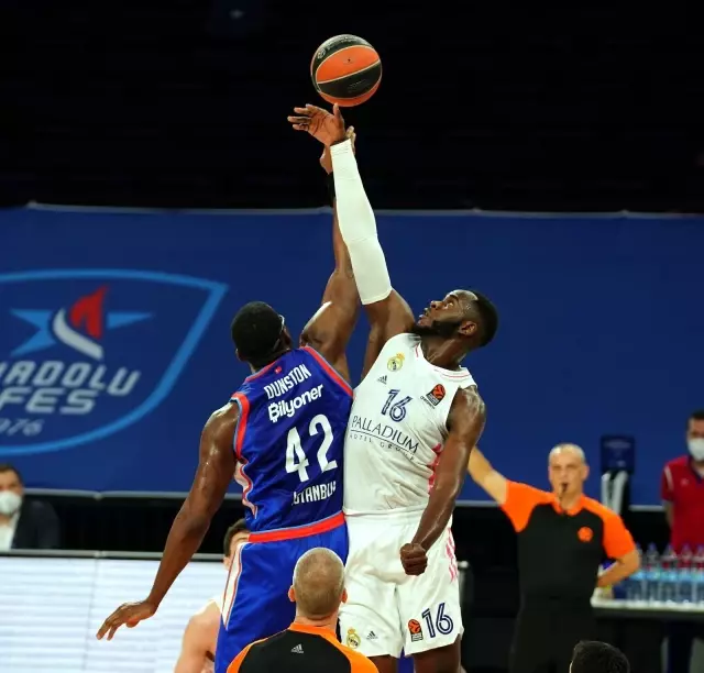 THY Euroleague'de Anadolu Efes, Real Madrid'i yenerek adını Final-Four'a yazdırdı THY Euroleague'de Anadolu Efes, Real Madrid'i yenerek adını Final-Four'a yazdırdı