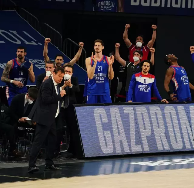 THY Euroleague'de Anadolu Efes, Real Madrid'i yenerek adını Final-Four'a yazdırdı THY Euroleague'de Anadolu Efes, Real Madrid'i yenerek adını Final-Four'a yazdırdı
