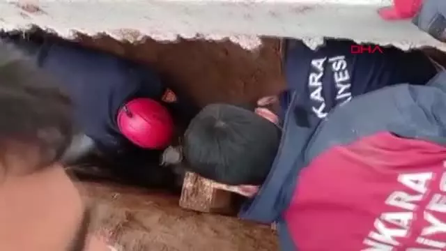 ANKARA KAZDIĞI ÇUKURA DÜŞEN KİŞİ, 2,5 SAATTE KURTARILDI ANKARA KAZDIĞI ÇUKURA DÜŞEN KİŞİ, 2,5 SAATTE KURTARILDI