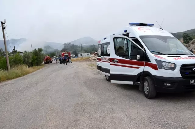 Antalya'da gecekondu alev alev yandı Antalya'da gecekondu alev alev yandı