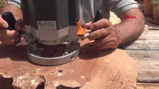 ANTALYA EMEKLİ ÖĞRETMEN AHŞABI SANATA DÖNÜŞTÜRÜYOR ANTALYA EMEKLİ ÖĞRETMEN AHŞABI SANATA DÖNÜŞTÜRÜYOR