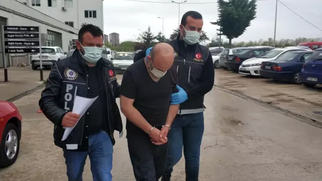 Araç içinde zulalanmış uyuşturucuyla yakalandı Araç içinde zulalanmış uyuşturucuyla yakalandı