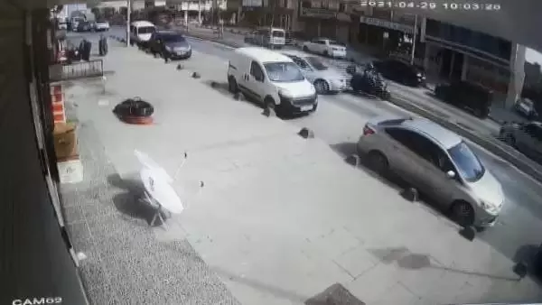 Son dakika haberleri... ARNAVUTKÖY'DE MOTOSİKLETİN OTOMOBİLE ÇARPMA ANI KAMERADA Son dakika haberleri... ARNAVUTKÖY'DE MOTOSİKLETİN OTOMOBİLE ÇARPMA ANI KAMERADA
