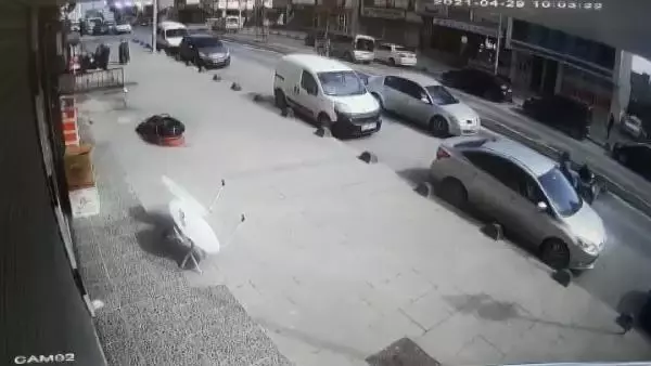Son dakika haberleri... ARNAVUTKÖY'DE MOTOSİKLETİN OTOMOBİLE ÇARPMA ANI KAMERADA Son dakika haberleri... ARNAVUTKÖY'DE MOTOSİKLETİN OTOMOBİLE ÇARPMA ANI KAMERADA