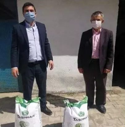 Aslanapa'da 3 köye kuru fasulye tohumu dağıtıldı Aslanapa'da 3 köye kuru fasulye tohumu dağıtıldı