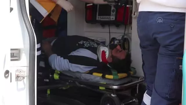 At arabasıyla çarpışan motosikletli kurye yaralandı At arabasıyla çarpışan motosikletli kurye yaralandı