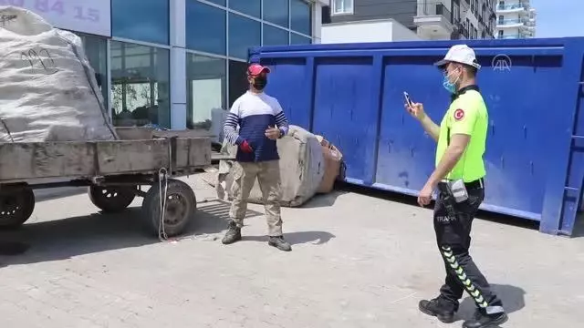 At arabasıyla çarpışan motosikletli kurye yaralandı At arabasıyla çarpışan motosikletli kurye yaralandı