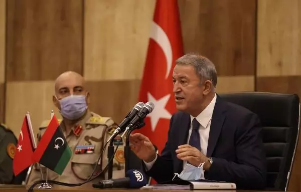 Milli Savunma Bakanı Akar, Libya'daki Mehmetçik ile bir araya geldi (3) Milli Savunma Bakanı Akar, Libya'daki Mehmetçik ile bir araya geldi (3)