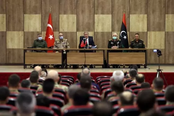 Milli Savunma Bakanı Akar, Libya'daki Mehmetçik ile bir araya geldi (3) Milli Savunma Bakanı Akar, Libya'daki Mehmetçik ile bir araya geldi (3)