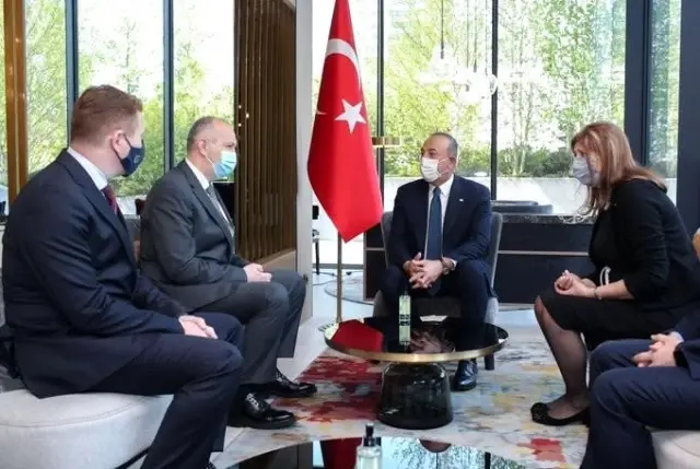 LÜBLİYANA - Dışişleri Bakanı Çavuşoğlu, Lübliyana Camii ve İslam Kültür Merkezini ziyaret etti LÜBLİYANA - Dışişleri Bakanı Çavuşoğlu, Lübliyana Camii ve İslam Kültür Merkezini ziyaret etti