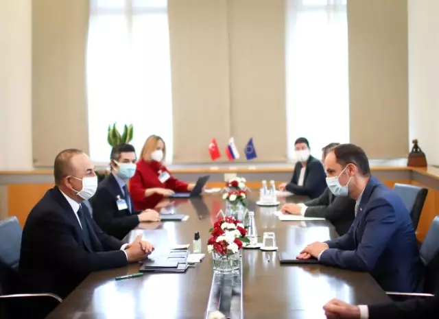 Son dakika haberleri... - Bakan Çavuşoğlu: 'İslamofobi, göçmenler ve diğer azınlıklara karşı gerçekleştirilen saldırıları da görüyoruz, birçok batılı ülkede onların da... Son dakika haberleri... - Bakan Çavuşoğlu: 'İslamofobi, göçmenler ve diğer azınlıklara karşı gerçekleştirilen saldırıları da görüyoruz, birçok batılı ülkede onların da...
