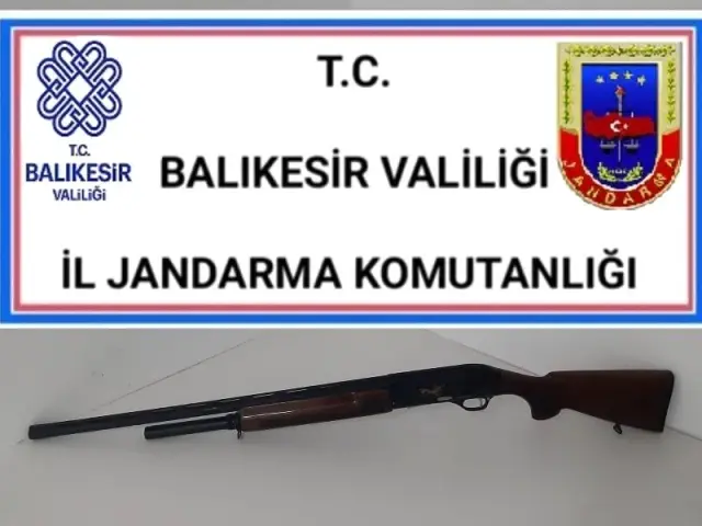 Balıkesir'de jandarma 20 aranan şahsı gözaltı Balıkesir'de jandarma 20 aranan şahsı gözaltı