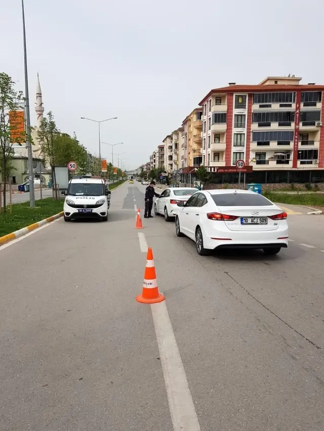Balıkesir'de kurallarına uymayan bin 913 kişiye para cezası Balıkesir'de kurallarına uymayan bin 913 kişiye para cezası