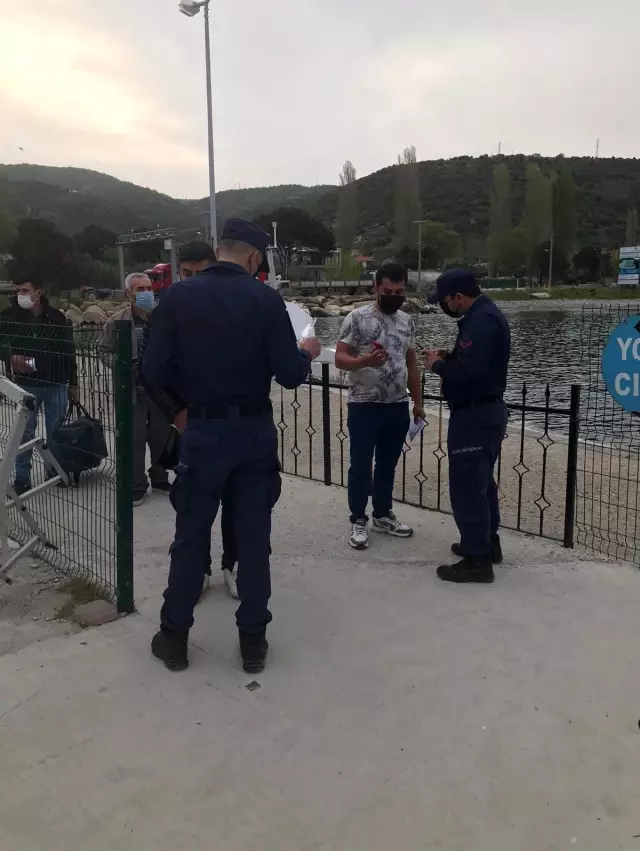 Balıkesir'de kurallarına uymayan bin 913 kişiye para cezası Balıkesir'de kurallarına uymayan bin 913 kişiye para cezası