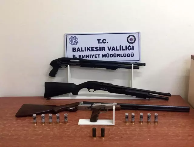 Balıkesir'de polis 15 şahsı gözaltına aldı Balıkesir'de polis 15 şahsı gözaltına aldı