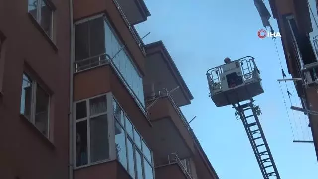 Son dakika haberi | - Balkona düşen yaralı ebabil kuşunu itfaiye kurtardı Son dakika haberi | - Balkona düşen yaralı ebabil kuşunu itfaiye kurtardı