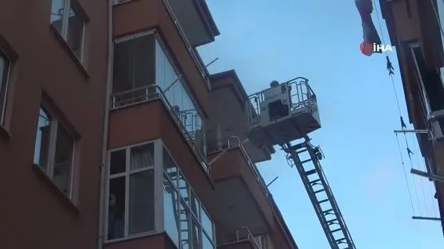 Son dakika haberi | - Balkona düşen yaralı ebabil kuşunu itfaiye kurtardı Son dakika haberi | - Balkona düşen yaralı ebabil kuşunu itfaiye kurtardı