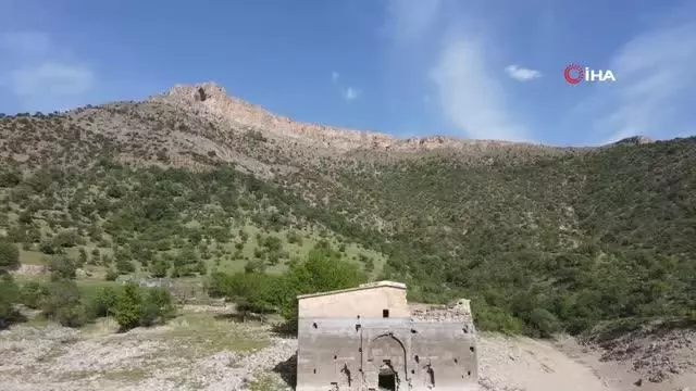 - Barajda sular çekildi tarihi kilise tamamen gün yüzüne çıktı - Barajda sular çekildi tarihi kilise tamamen gün yüzüne çıktı