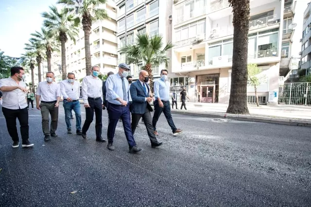 Başkan Soyer, Talatpaşa Bulvarı'ndaki asfalt çalışmalarını inceledi Başkan Soyer, Talatpaşa Bulvarı'ndaki asfalt çalışmalarını inceledi