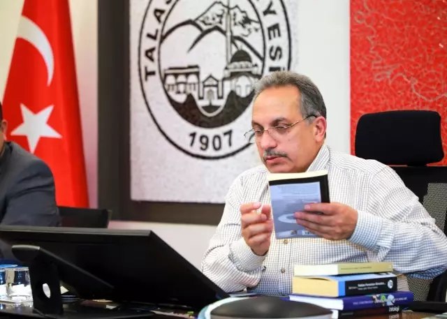 Talas Belediye Başkanı Yalçın, 'Başkan Mahallemizde' ile evlere konuk oldu Talas Belediye Başkanı Yalçın, 'Başkan Mahallemizde' ile evlere konuk oldu