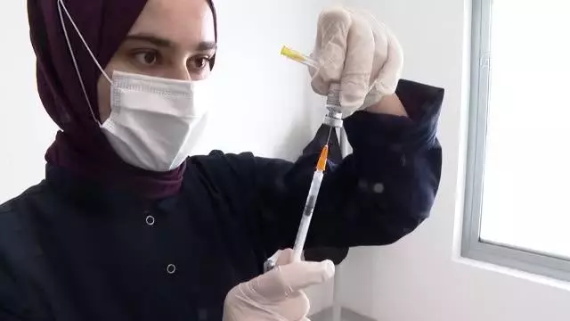 Başkentte muhtarlara Kovid-19 aşısı yapılmaya başlandı Başkentte muhtarlara Kovid-19 aşısı yapılmaya başlandı