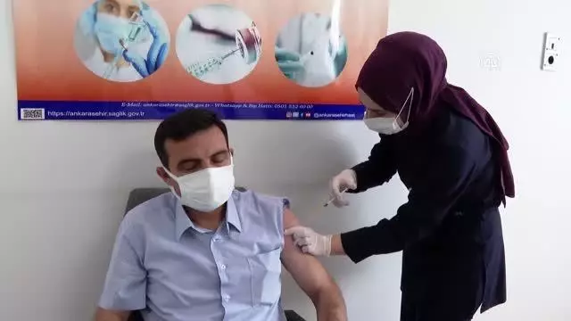 Başkentte muhtarlara Kovid-19 aşısı yapılmaya başlandı Başkentte muhtarlara Kovid-19 aşısı yapılmaya başlandı