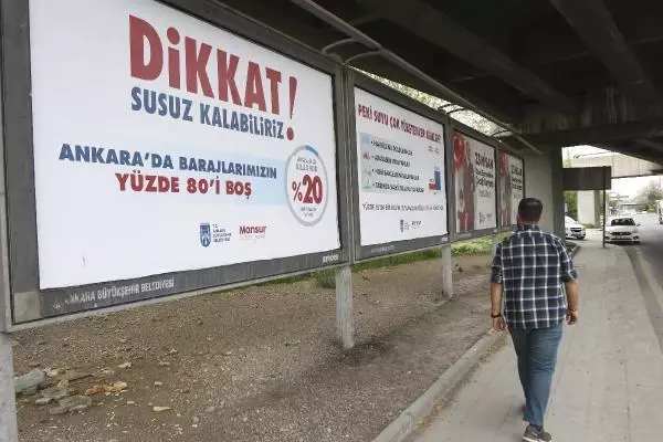 Başkentte reklam panolarından 'Susuz kalabiliriz' uyarısı Başkentte reklam panolarından 'Susuz kalabiliriz' uyarısı